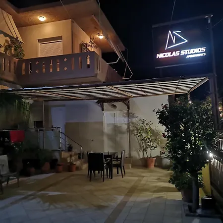 Nicolas & Ξενοδοχείο με διαμερίσματα 3*